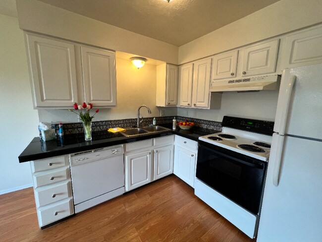 Building Photo - 4570 S 200 E