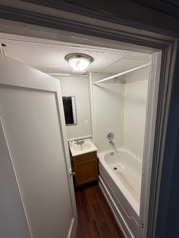 Foto del edificio - 114 E 3rd St