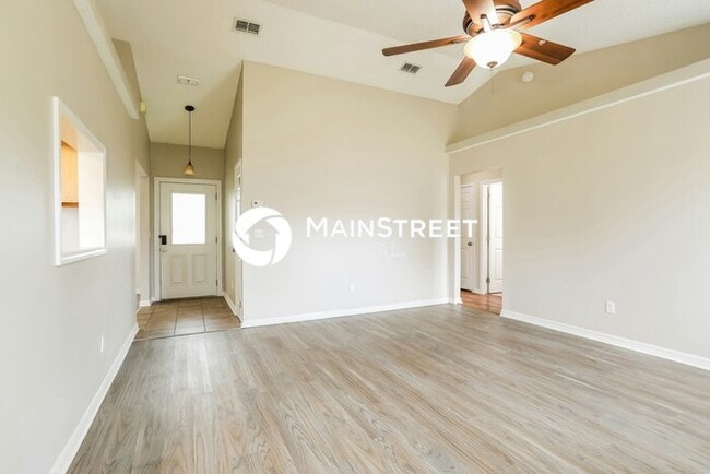 Building Photo - 4 Bedroom Pet-Friendly Home in Green Cove Springs, FL with Main Street Renewal