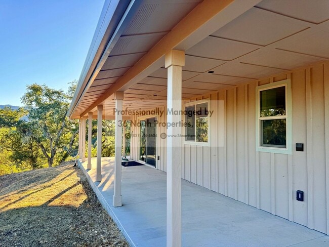 Foto del edificio - Experience Modern Comfort Surrounded by Nature