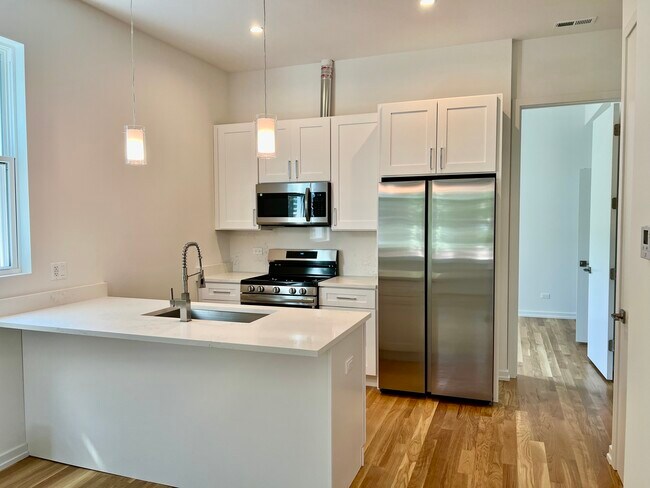 Foto del edificio - 822 N Winchester Ave