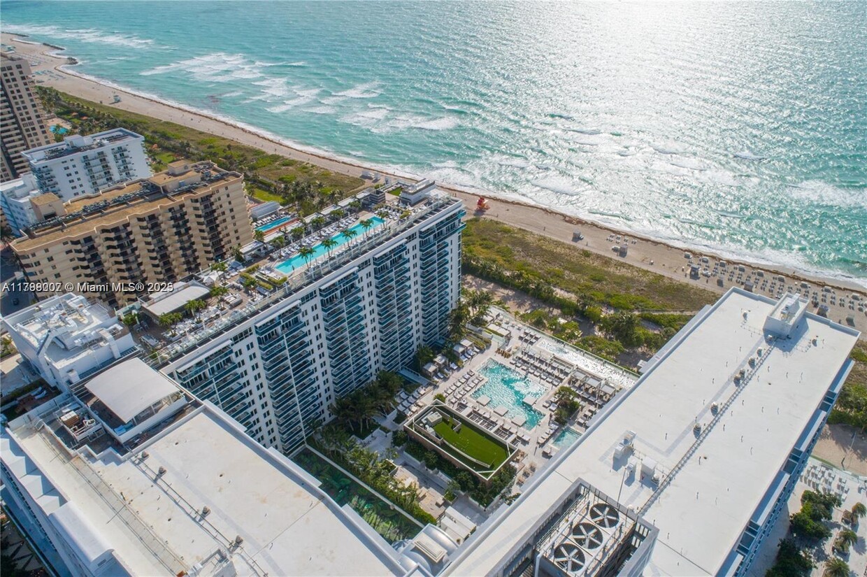 Primary Photo - 2301 Collins Ave