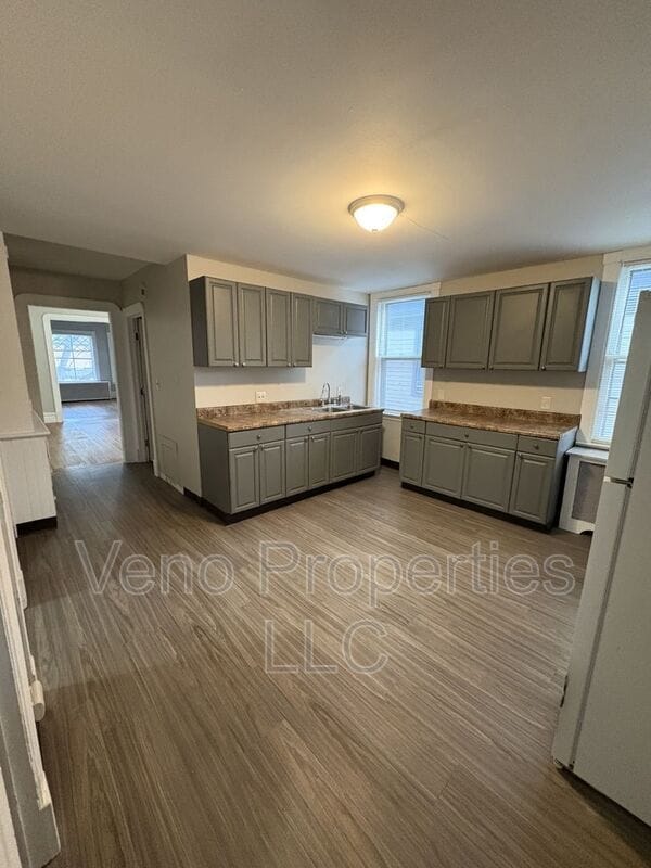 Building Photo - 1075 Park Ave