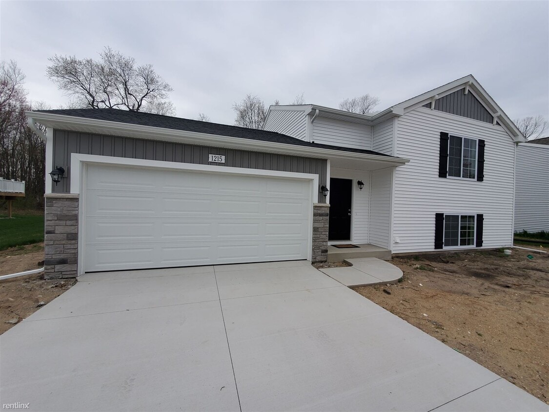 Primary Photo - 3 br, 2 bath House - 1215 Chapel Hill Dr