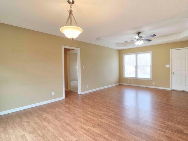 Building Photo - 613 Joshua Dr