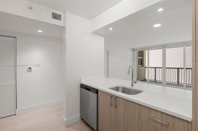 Foto del edificio - 1756 N Bayshore Dr