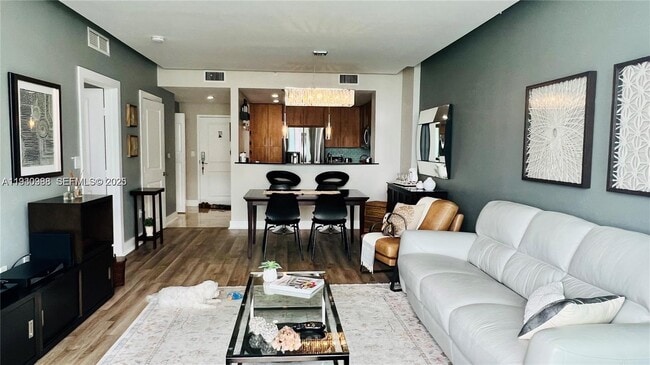 Foto del edificio - 7900 Harbor Island Dr