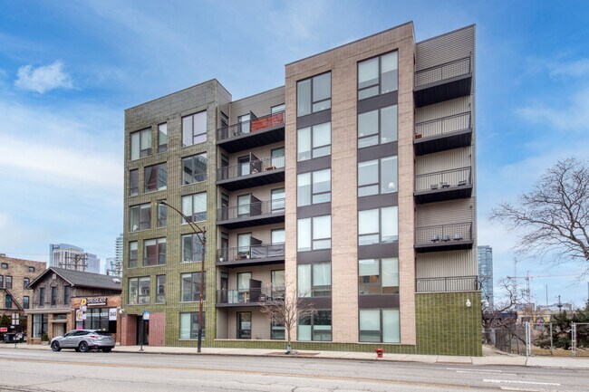 Building Photo - 842 W Grand Ave