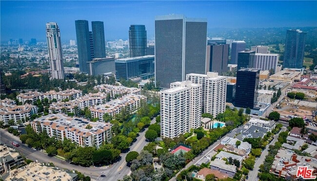 Building Photo - 2170 Century Pk E