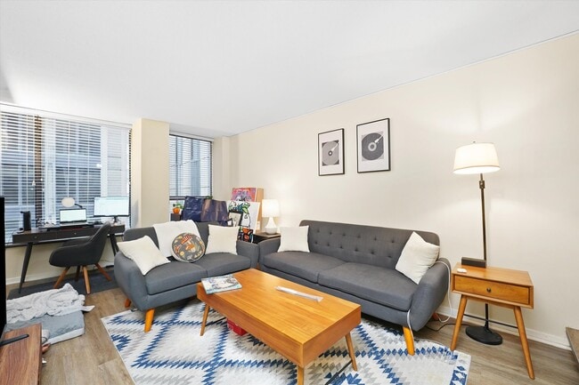 Foto del edificio - 230 E Ontario St
