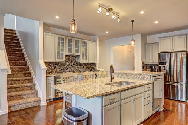 Building Photo - 409 Golden Rod Ct