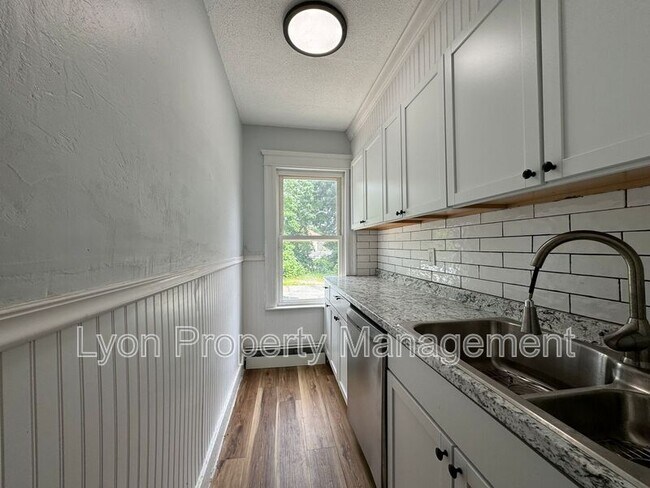 Building Photo - 103 Cote Ave