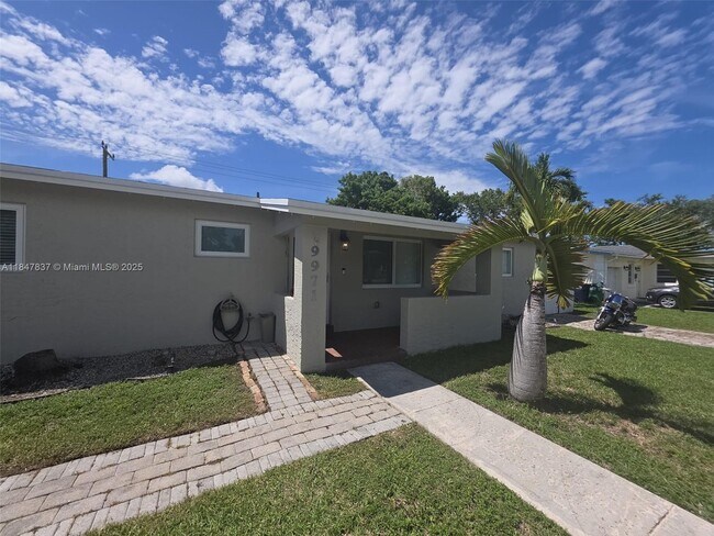 Foto del edificio - 9971 Dominican Dr