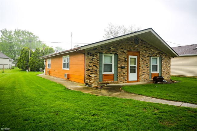 Building Photo - 2 br, 1 bath  - Line Street Duplexes