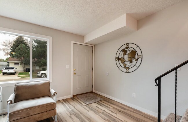 Foto del edificio - Spacious 4 bedroom 2 bathroom Townhouse
