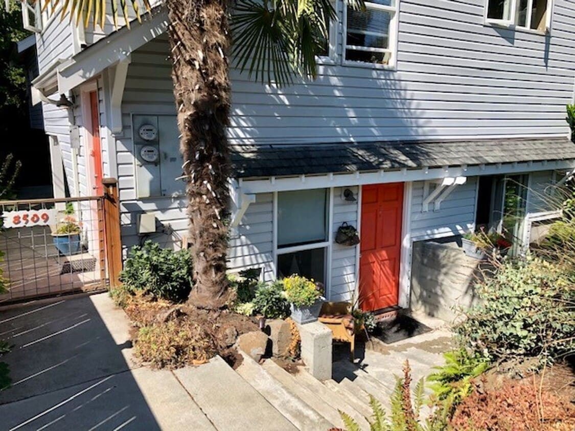 Primary Photo - CARTAL DUPLEX