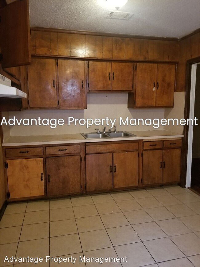 Building Photo - 5 br, 2 bath House - 1446 S. Prescott St.