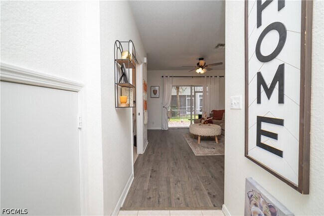 Foto del edificio - 10061 Lone Cypress St