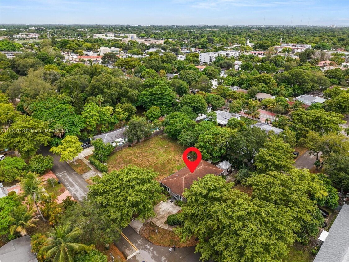 Foto principal - 1081 NE 132nd St