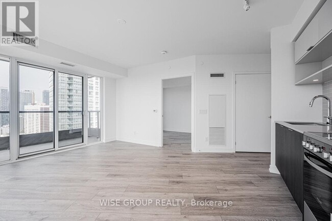 Building Photo - 159 Wellesley St E