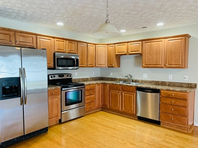 Building Photo - 4 Bedroom, 2.5 Bath House
