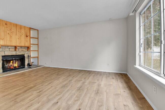 Foto del edificio - $1,775 - 2 Bed, 2.5 Bath End Unit in Auror...