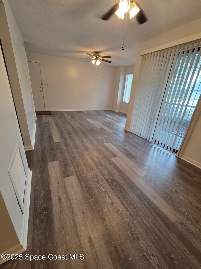 Building Photo - 3550 Sable Palm Ln