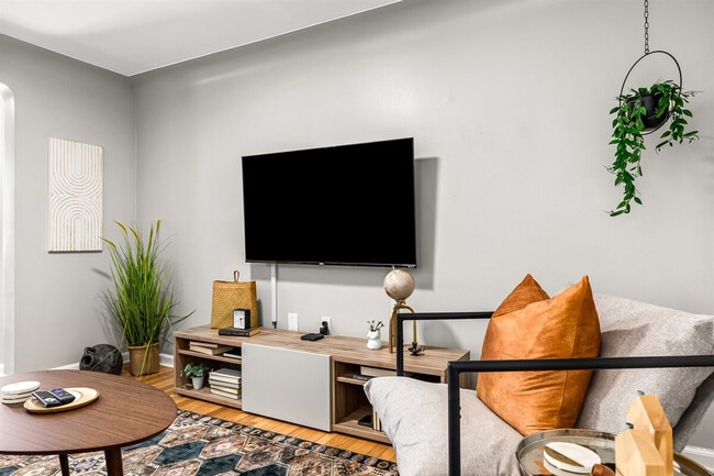 Building Photo - 8254 Mary Ann Ave