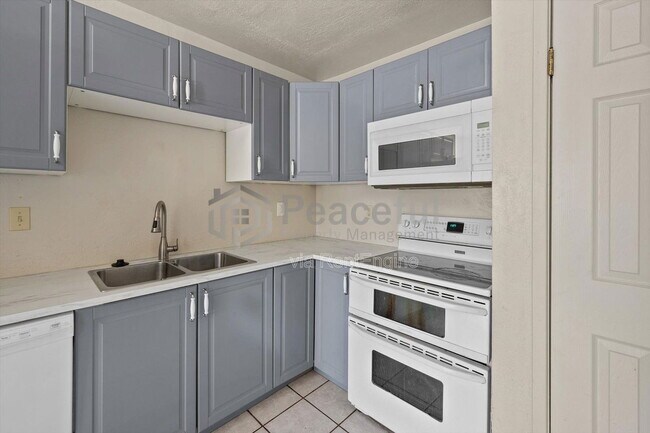 Foto del edificio - 1425 Mandalay Rd W