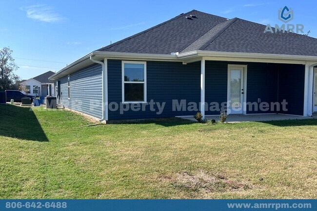 Foto del edificio - 3 Bedroom Duplex Available NOW!