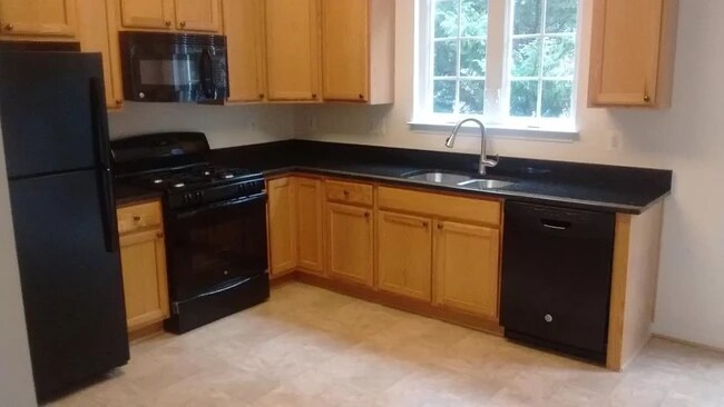 Building Photo - 832 Fairview Village Court