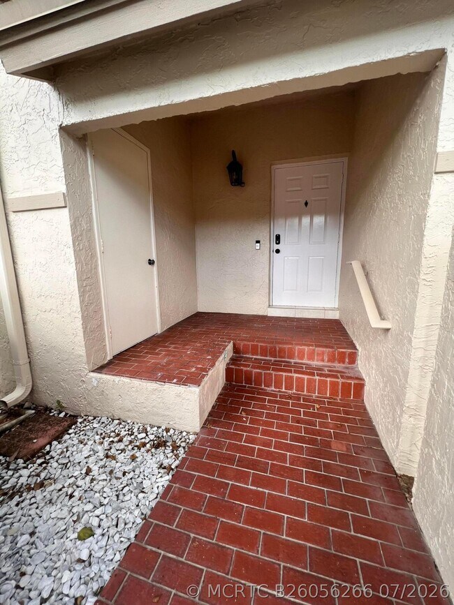 Building Photo - 6614 Via Regina