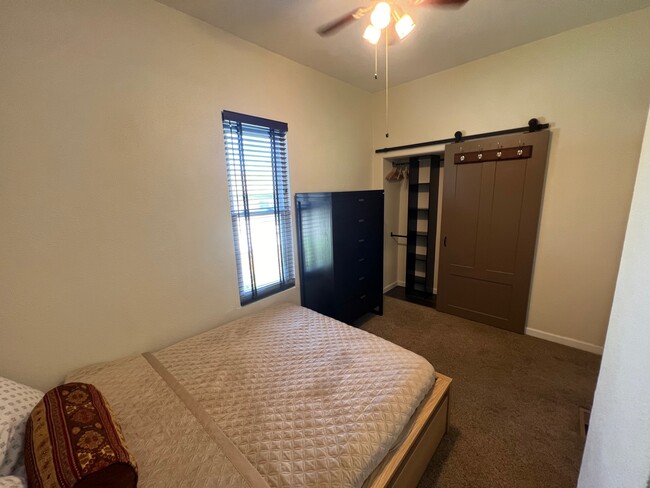 Dormitorio #1 - 4220 N Pecos St