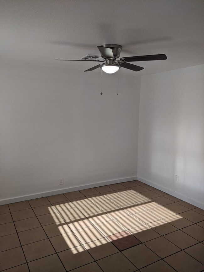 Foto del edificio - 3325 W Monroe St