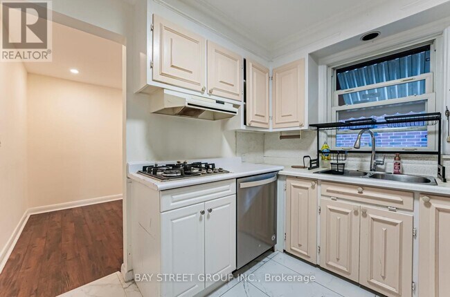 Building Photo - 394 Centre St E