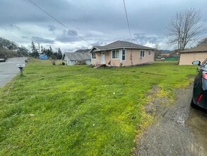 Building Photo - 966 Walnut St