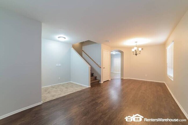 Foto del edificio - Lovely 2-story 4bed/2.5bath home available...