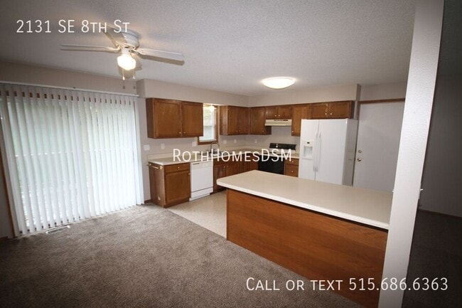 Building Photo - 2131 SE 8th St