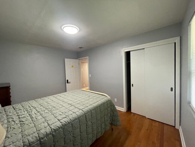 Building Photo - 4007 Aldington Dr