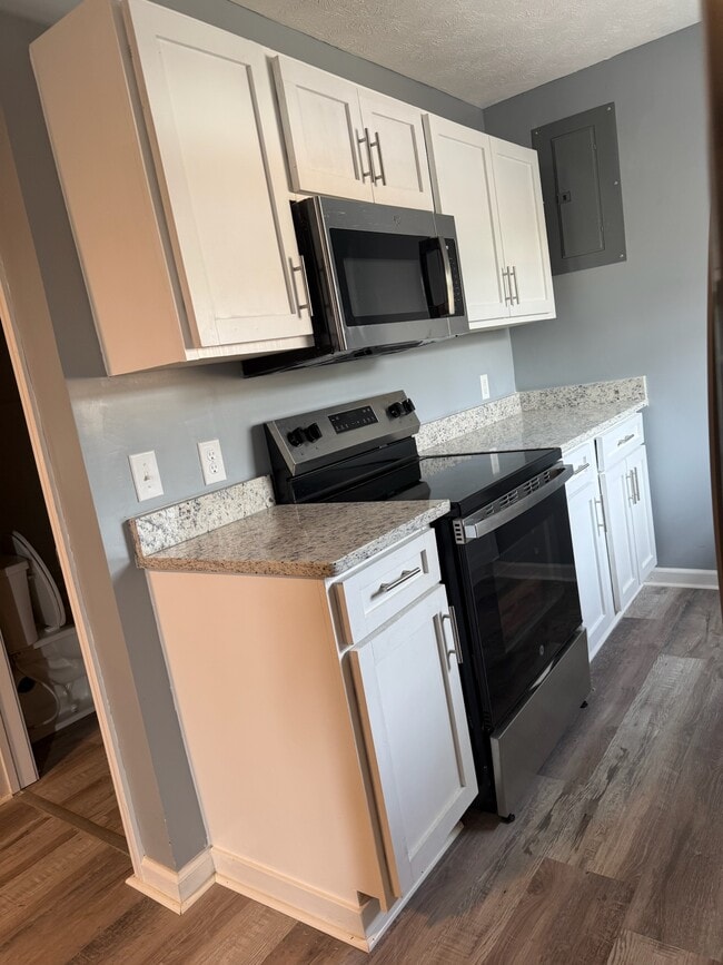 Building Photo - Russell Ridge Estates