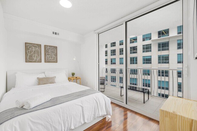 Foto del edificio - 1 SE 12th St