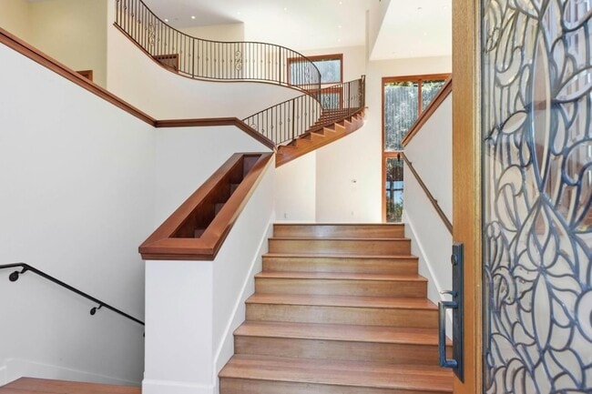 Building Photo - 3911 Pepper Tree Ct