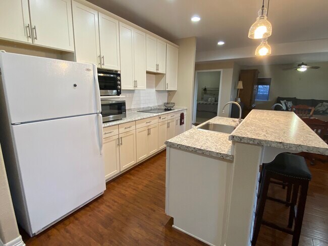 Foto del edificio - 220 Eagle Pines Dr