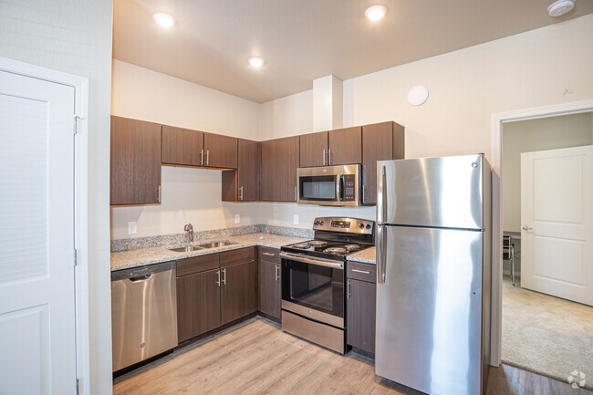 1BR, 1BA - 605 SF - The Collective at Lawrence