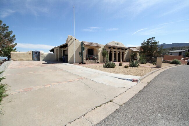 Building Photo - 3008 Stone Edge Rd