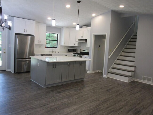 Building Photo - 2254 Post Oak Dr