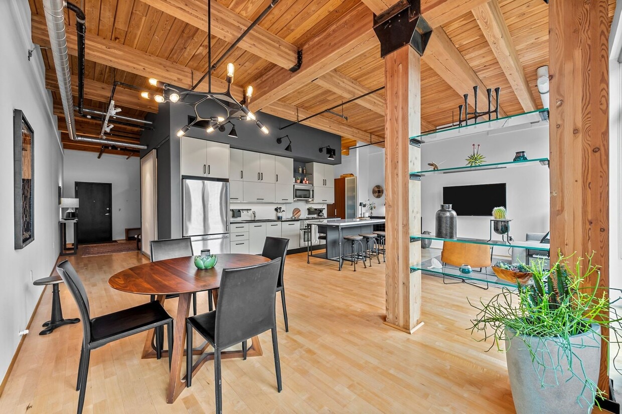Luxury Ballpark Condo with Rare Short-Term Lease Opportunity - Gorgeous One Bedroom Luxury Condo in Ballpark!