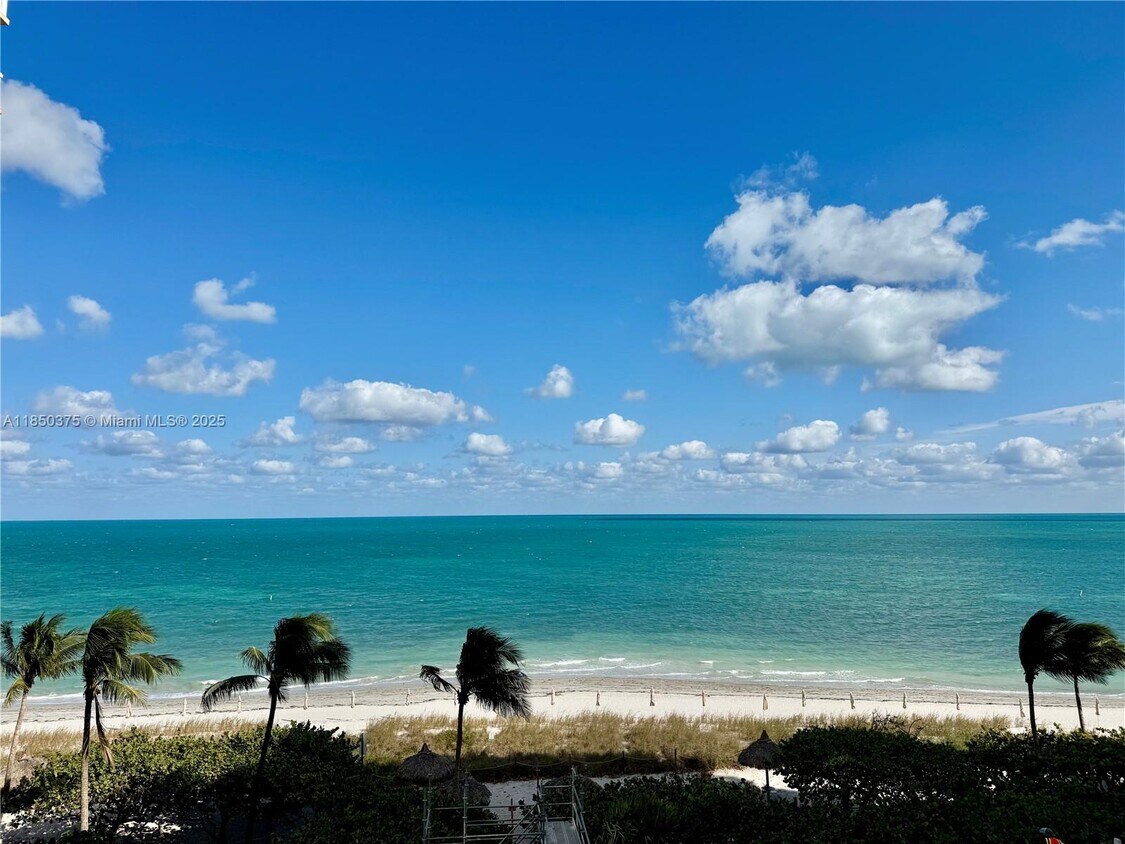Foto principal - 1111 Crandon Blvd