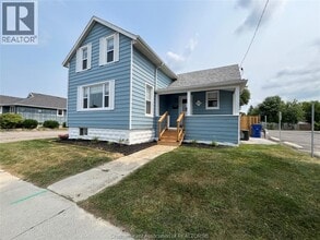 Building Photo - 205 St Clair St