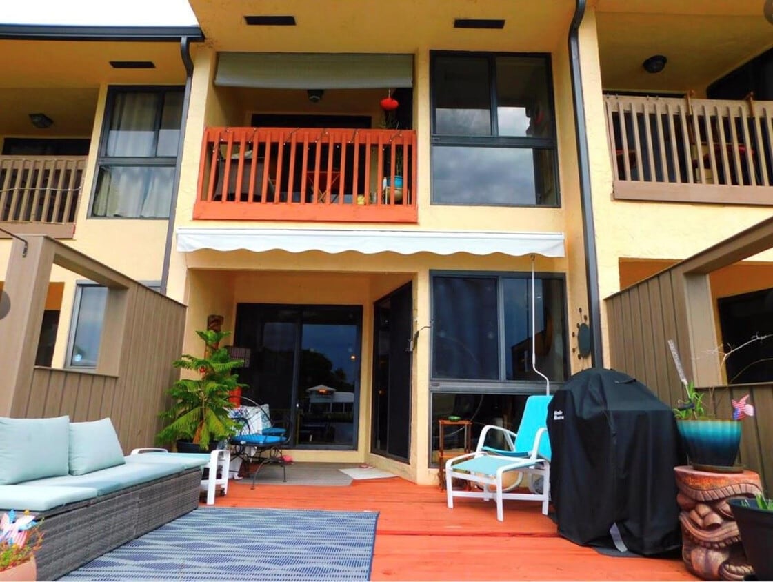 Foto principal - 797 S Riverside Dr